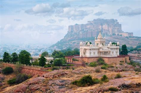 Mehrangarh Kalesi: İmparatorluk Görkemini ve Çöl Manzaralarını Keşfedin!