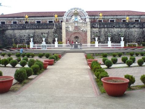  Zamboanga City's Fort Pilar: An Ancient Sentinel with Sweeping Sunset Views!