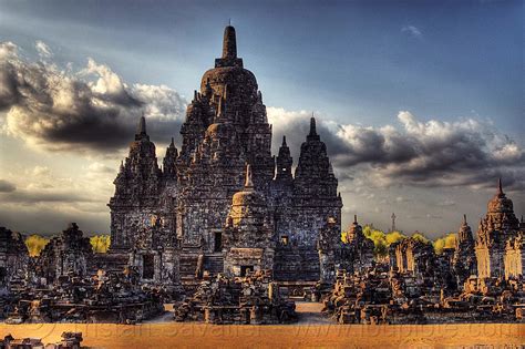 Candi Sewu: Gizemli Bir Tarihi Yolculuk İçin Muhteşem Bir Mimari Harika!