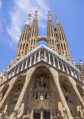 Katedrali Sagrada Familia İçinde Gösterişli Mimari ve İnanılmaz Bir Tarih Mirası Keşfedin!