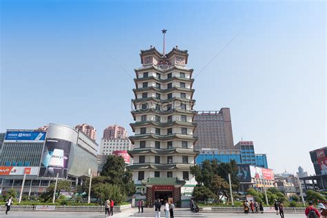  Zhengzhou Erqi Memorial Tower: Bir Tarihi Yolculuk ve Şehrin Panoraması!